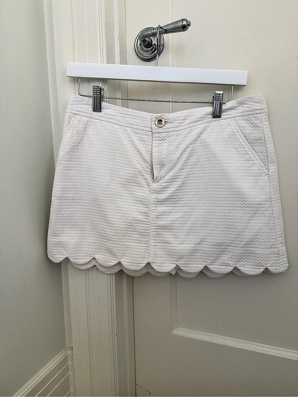 Lilly Pulitzer Colette Scalloped skort in White Size 4 Like New